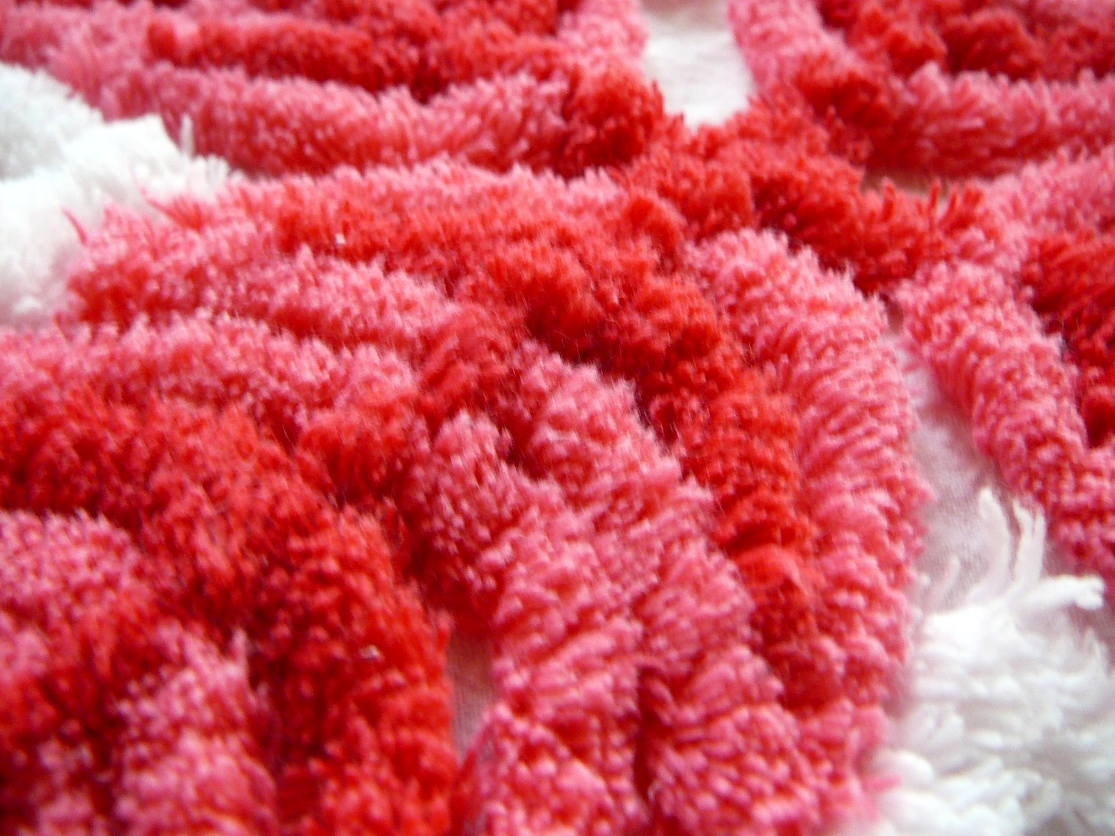 VTG CHENILLE BEDSPREAD FABRIC PLUSH PINK & RED ORNATE DESIGN ON WHITE 37X20 \
