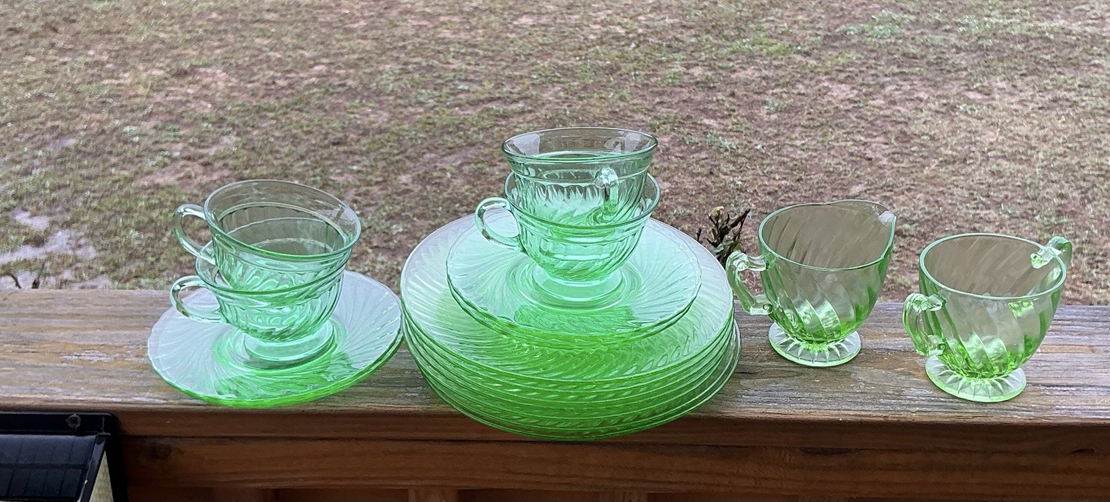 VTG-20PC Art Deco Green Uranium Glass Luncheon Set-Spiral Pattern Excellent Cond