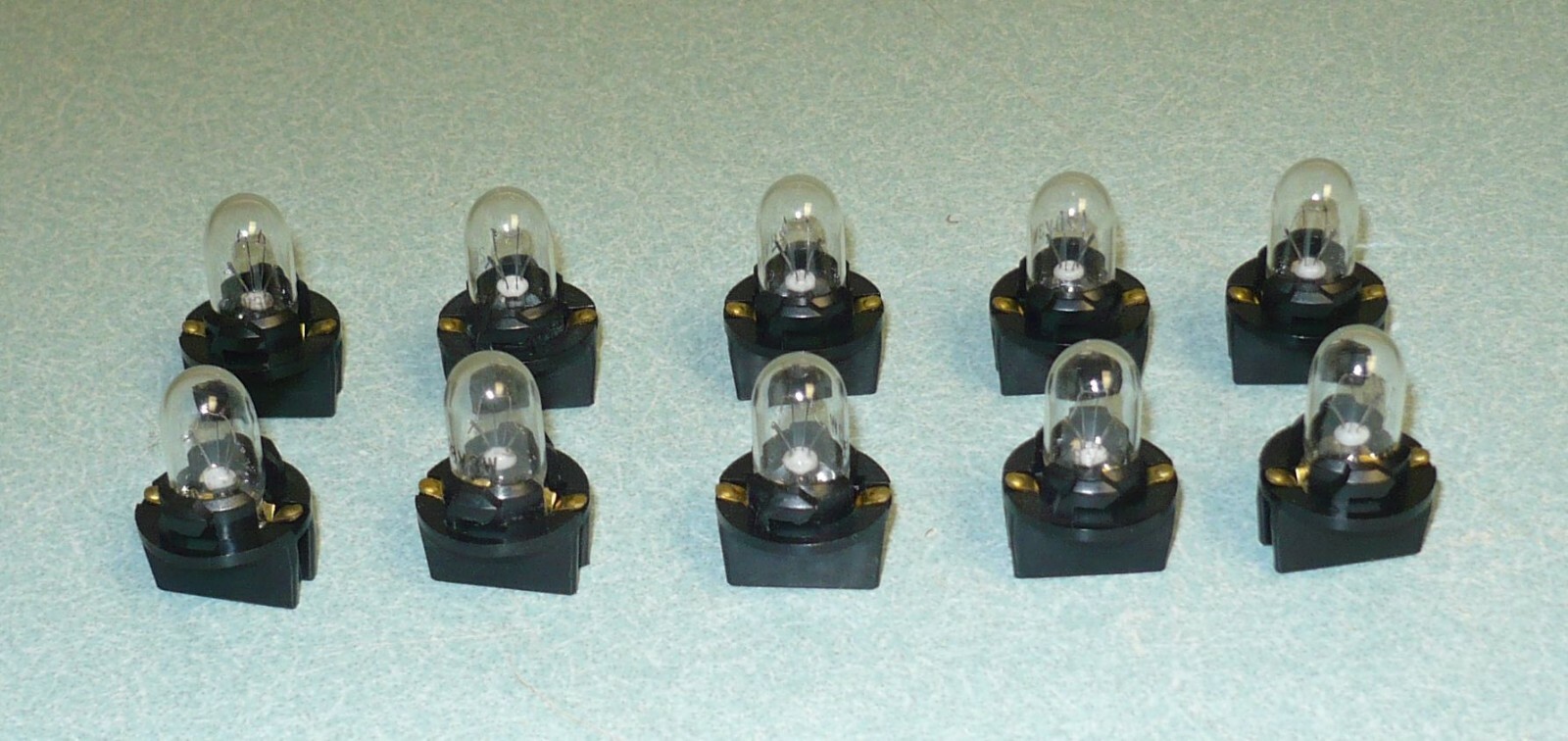 10 NEW PACHISLO SLOT MACHINE #400 24V LIGHT BULBS / BASES - READ DESCRIPTION