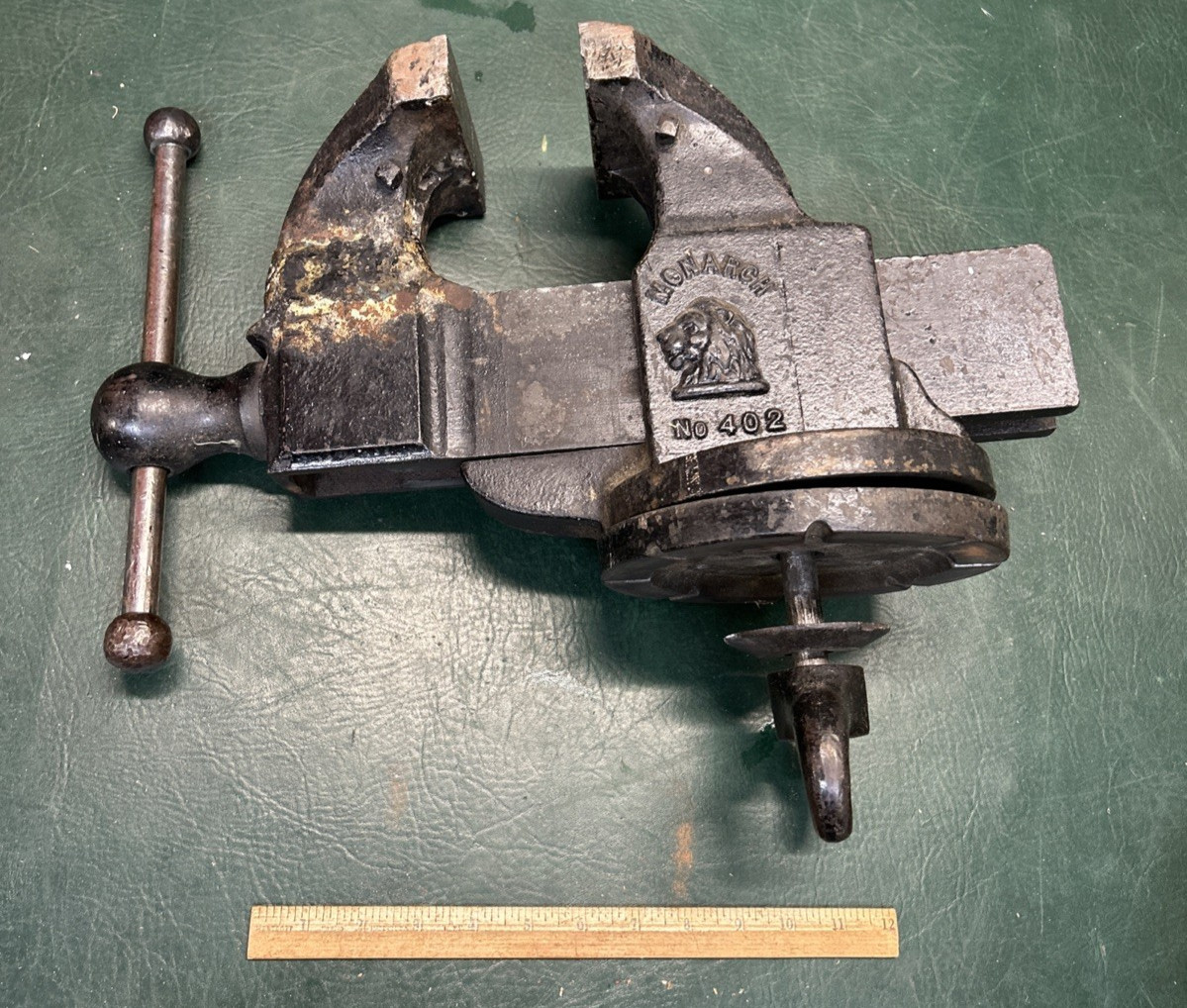 ANTIQUE MONARCH 402 BENCH VISE PV PRENTISS CO. N.Y. LION HEAD Repaired 55 LBS