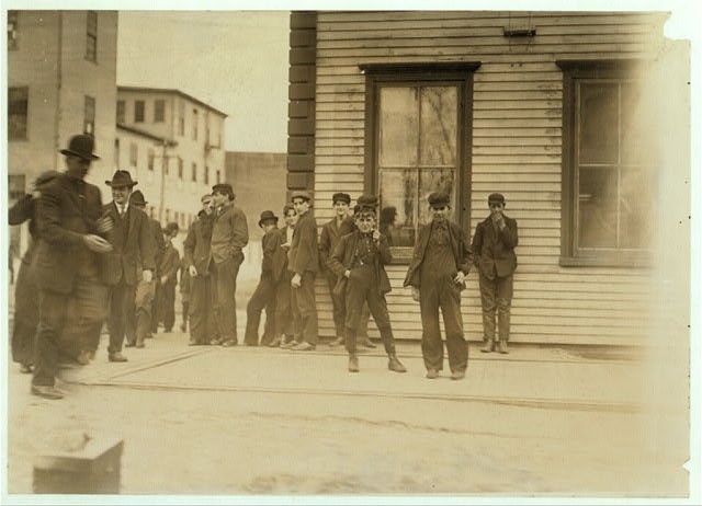 Photo:Sanford Maine 1909 Goodall Worsted Co noon hour boys girls factory