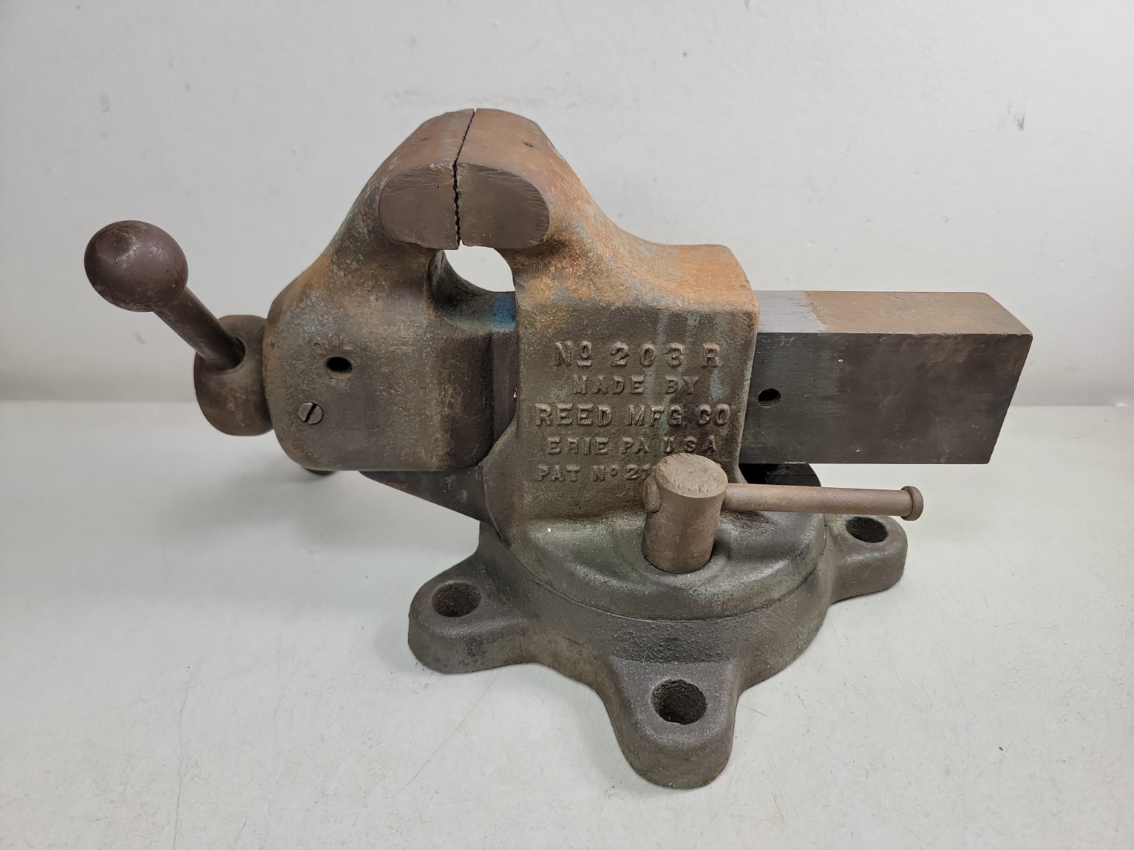 VTG Reed Mfg Co No 203R (203-R) Swivel Base Bench Vise 27lbs 9oz (Jaws 3