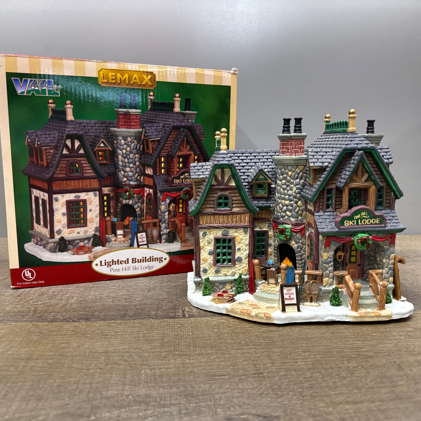 Lemax Vail Village Pine Hill Ski Lodge Lighted Building 2007 Christmas Village