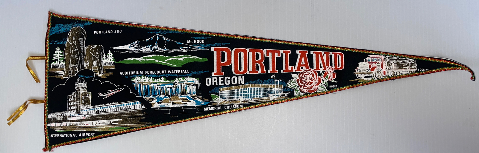 VINTAGE PORTLAND OREGON FELT PENNANT PDX ZOO AIRPORT AUDITORIUM FOURCOURT 