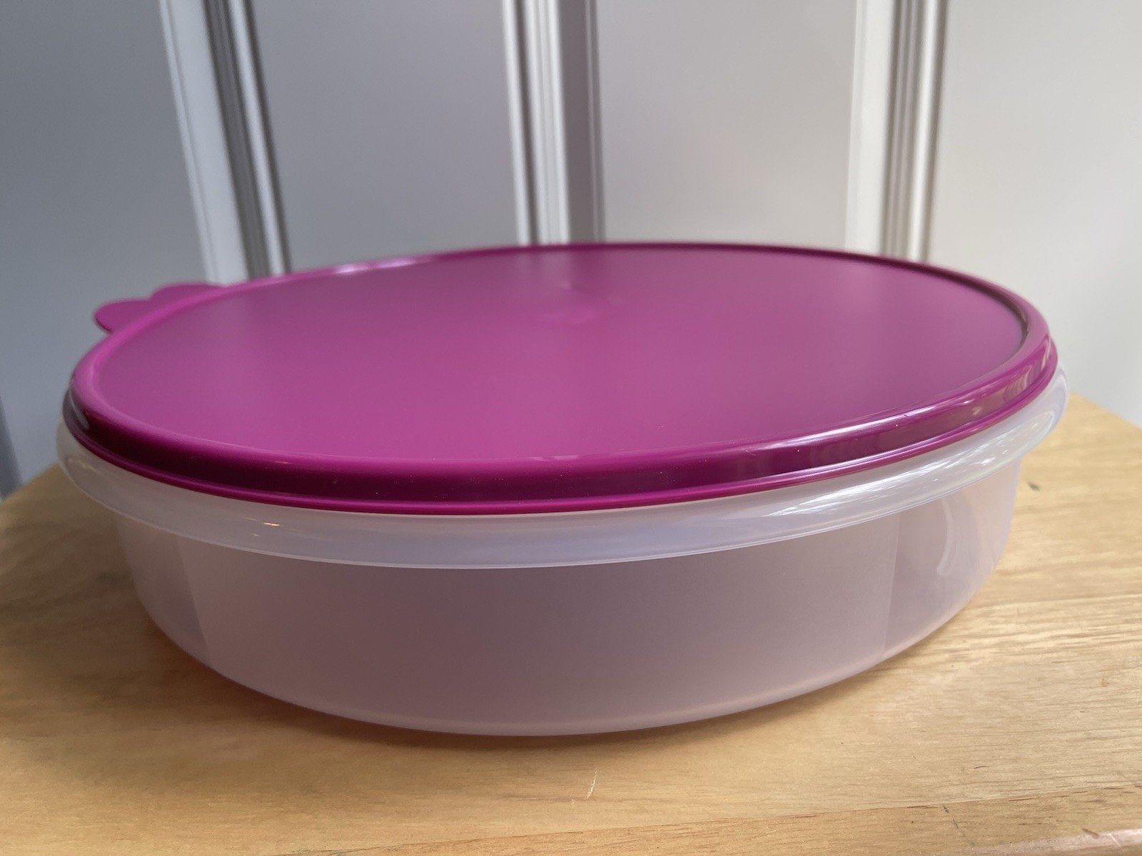 New Tupperware 12 Inch Round Cookie & Pie Container