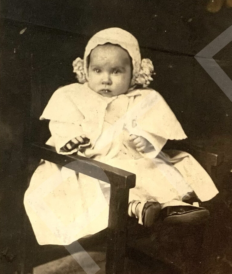 RPPC 1920s BABY GIRL WEARING PRETTY WHITE CHRISTENING DRESS Antique Photo