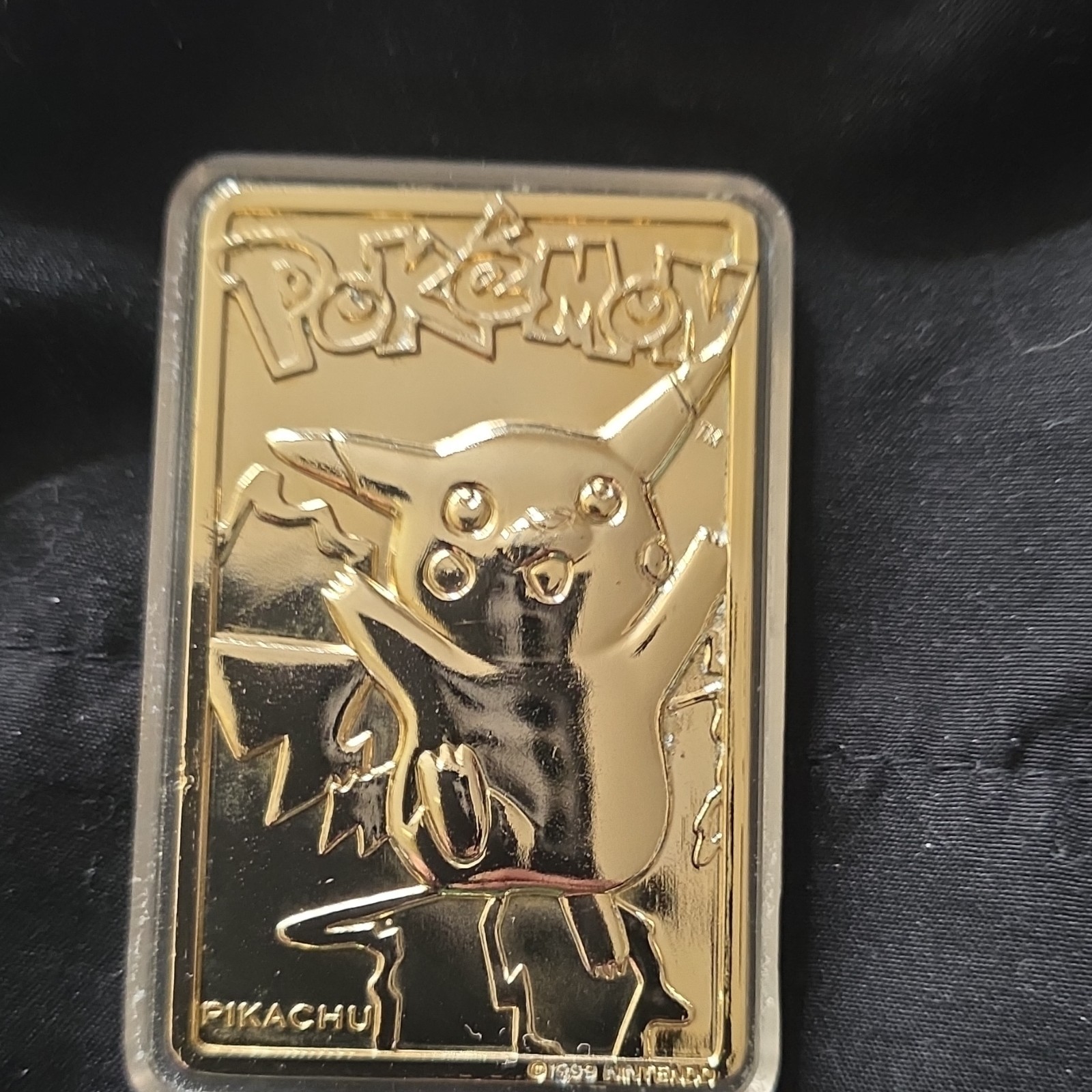 Pokémon Pikachu Gold Metal Collectible Card 1999 Nintendo English Anime & Manga