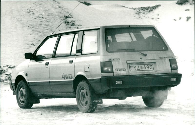 Mitsubishi Space wagon 4WD - Vintage Photograph 2366709