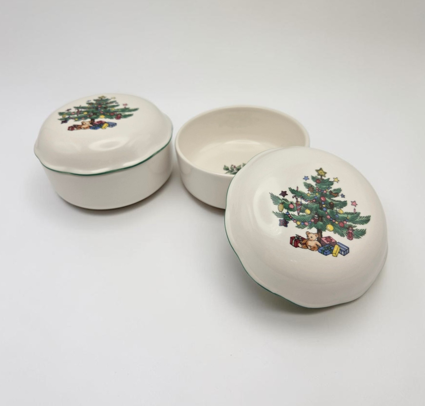 Set Of 2 Vintage Nikko Christmastime Covered Bon Bon Candy Dishes    NEW