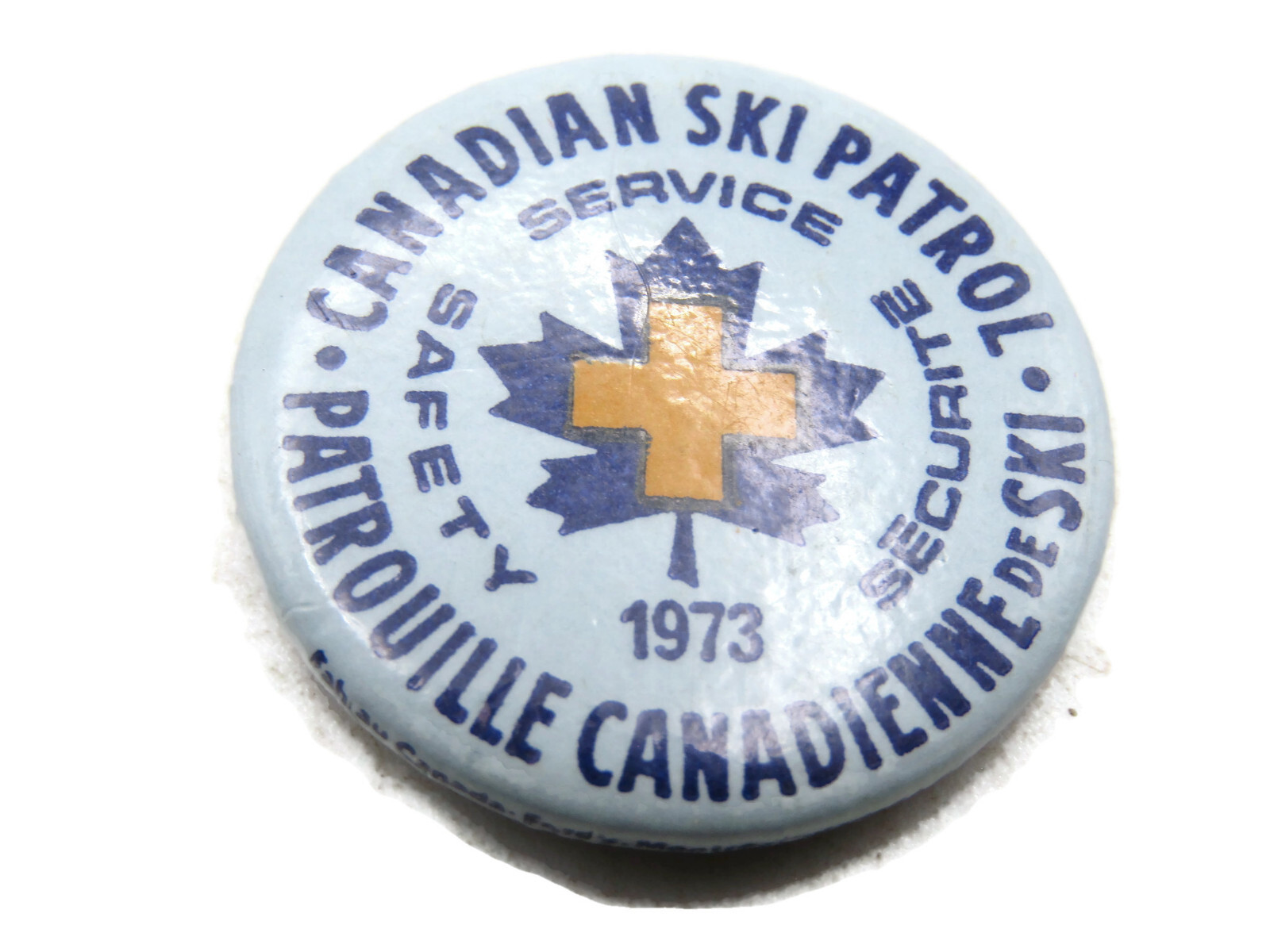 Vintage 1973 Canadian Ski Patrol Pinback Button Pin Safety Service Maple Leaf