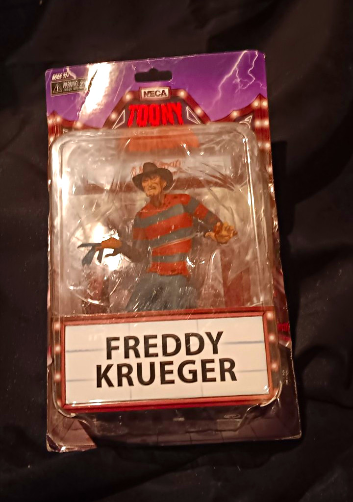 NECA Toony Terrors Freddy Krueger Figure w/ Bonus Backdrop Display Horror