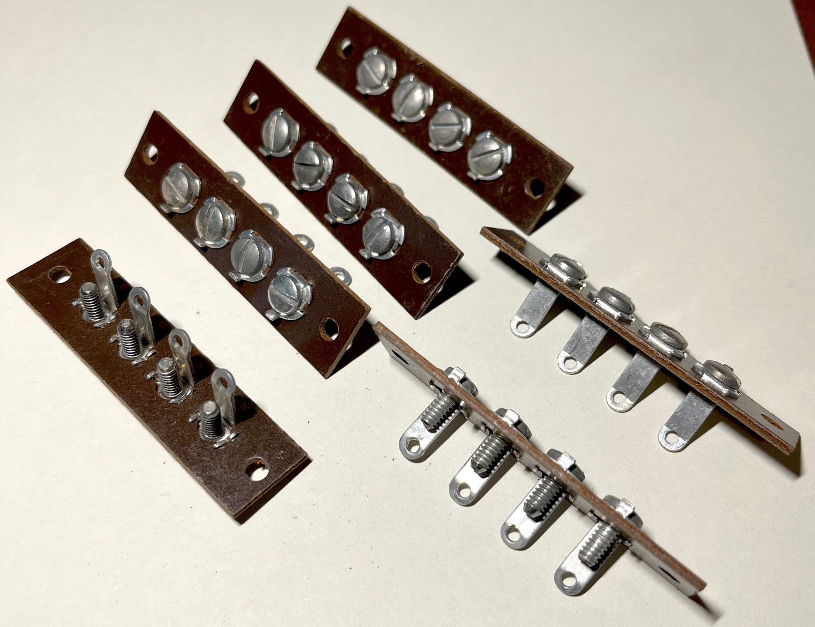 Lot of (6) NOS 4-position Phenolic Screw Terminal Strip for Antenna/Speaker/etc
