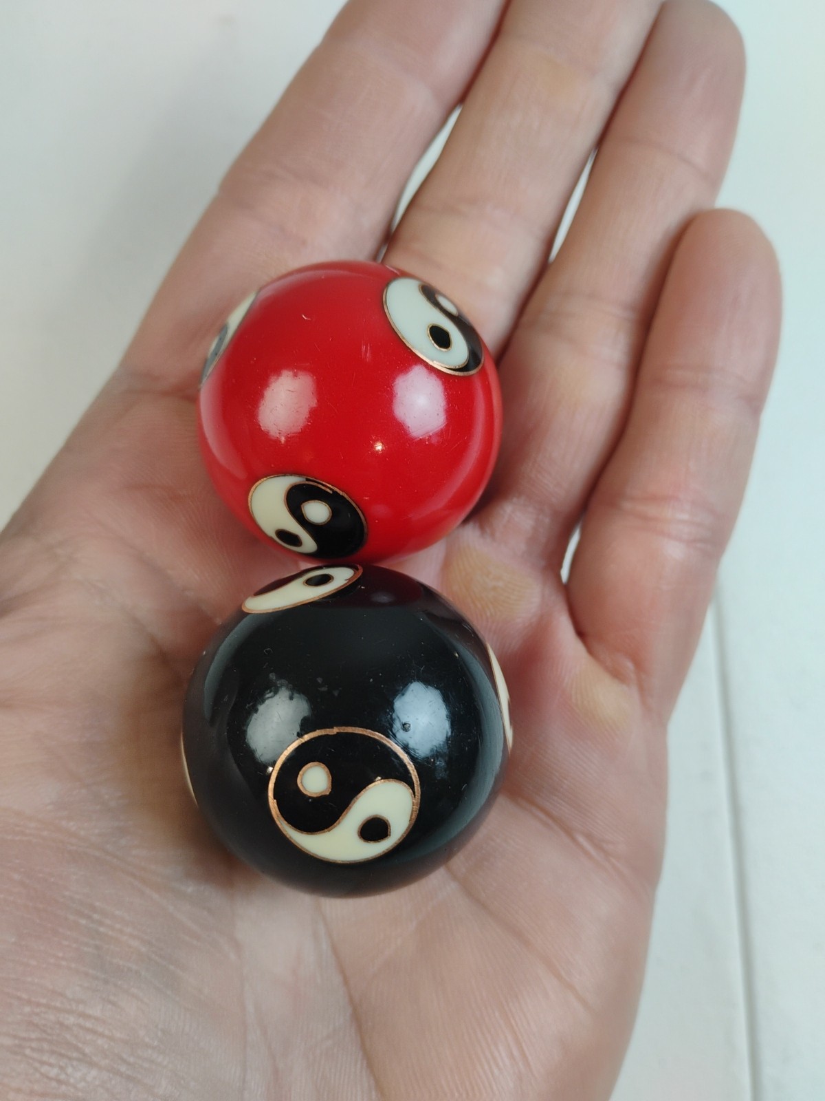 Vtg Chinese Baoding Balls Red Black Enamel Yin Yang Oriental Meditation Ball