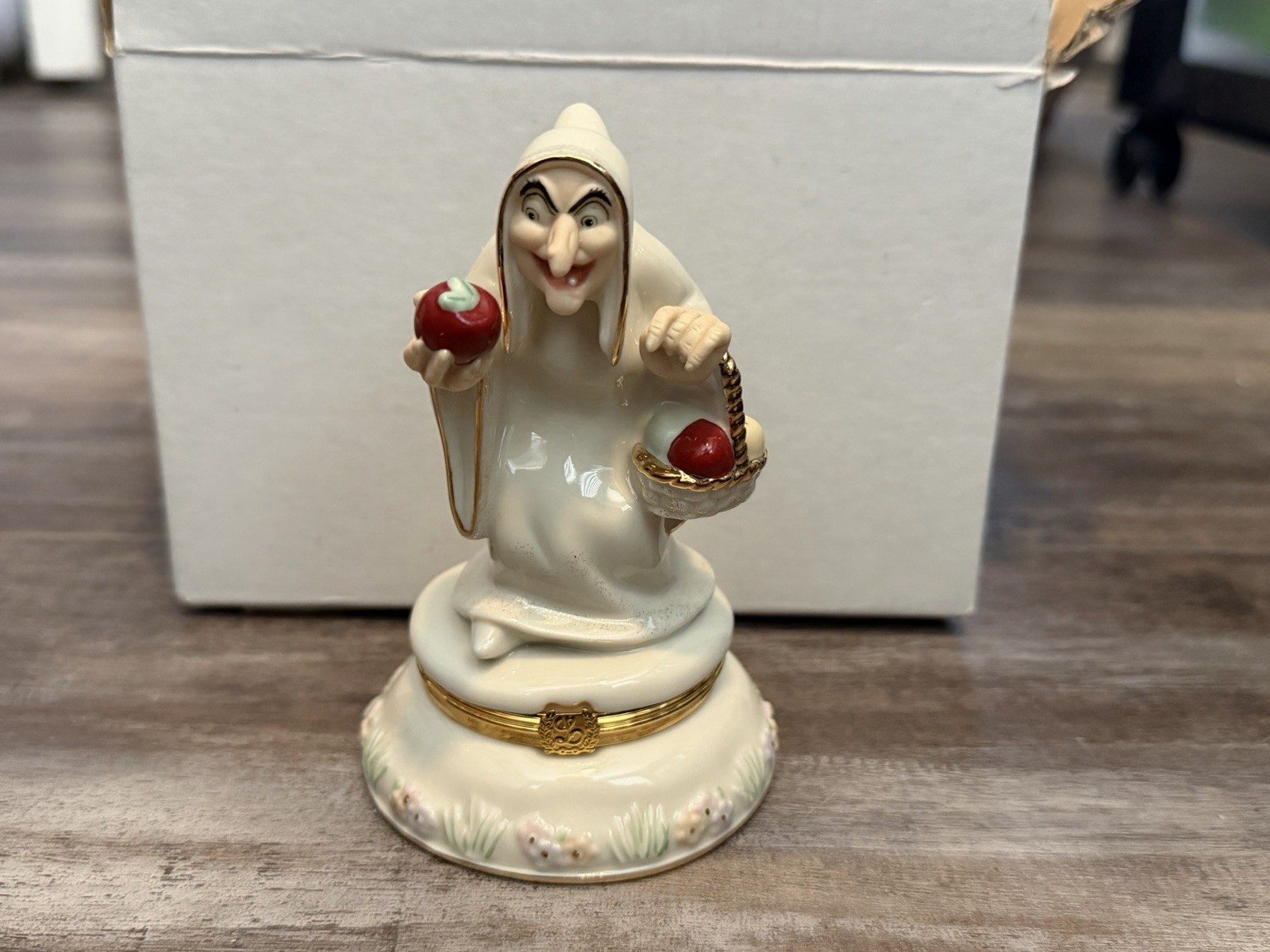 Lenox Disney Showcase Treasures The Hag Treasure Box Figurine 3-4.9