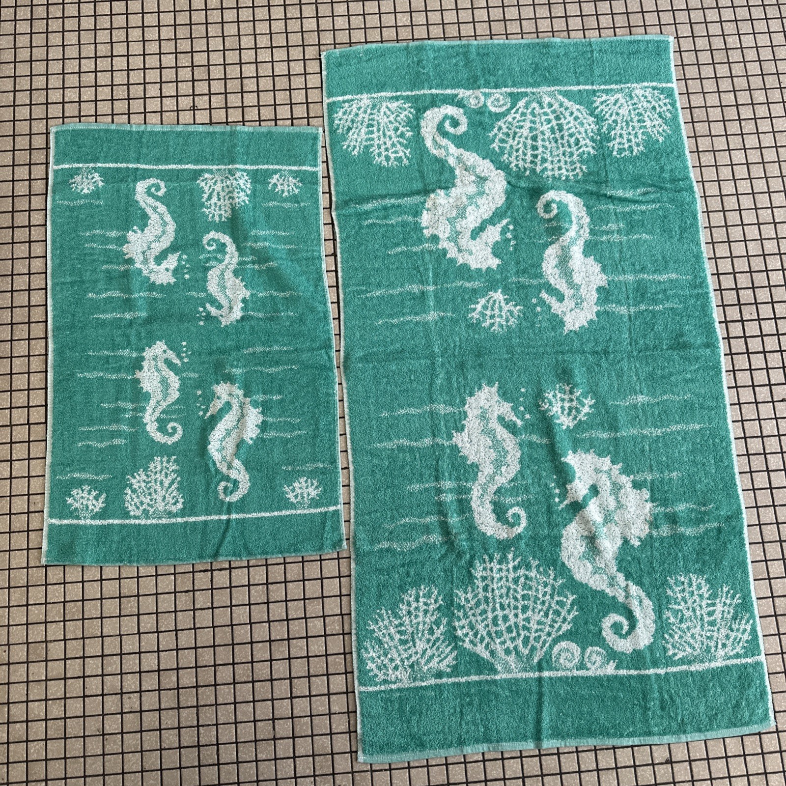 Vtg Cannon Towels seahorse and coral motif Terry Cloth Coastal Bath & Hand Set