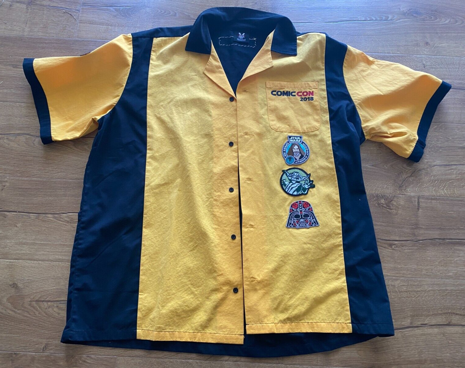 VERY RARE Jedi Knight Bowling Shirt, Cool Patches Comic Con 2018.  Size XL