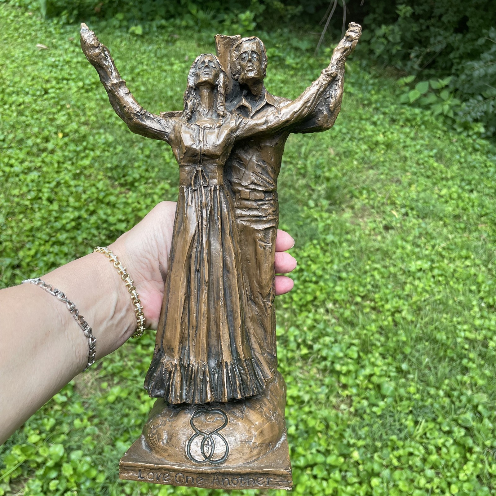 Signed Vtg Chalkware Figurative Sculpture Western Devotional Couple at Cross 12\
