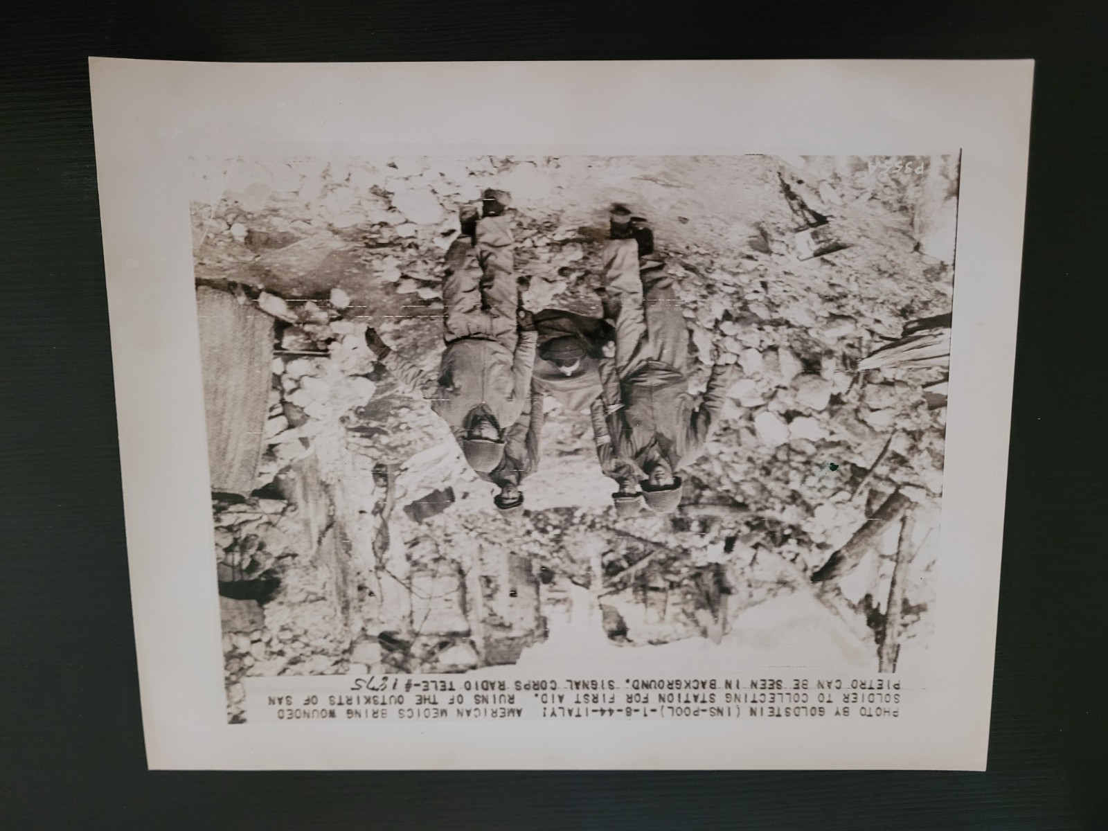 WW2 Original Press Photo American Medics Wounded Soldier Italy San Pietro 1944 