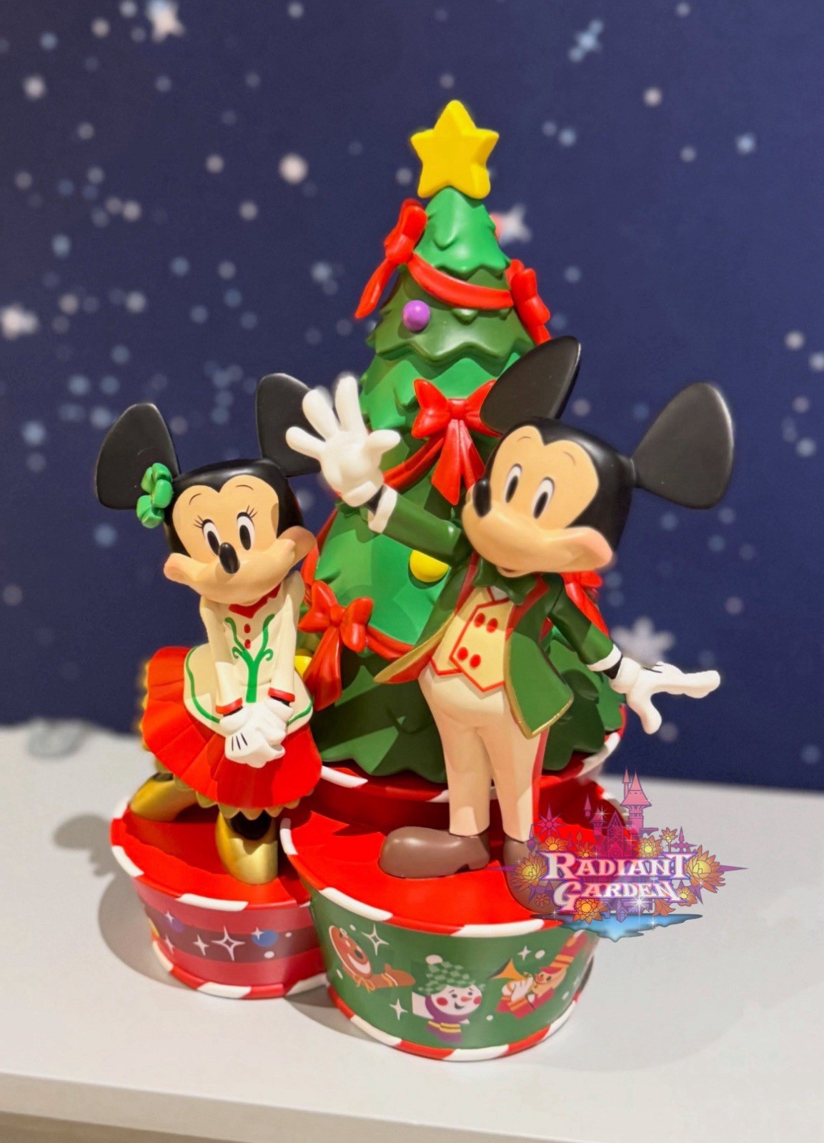 2026 Disney Parks Signature Collectibles Mickey & Minnie Holiday Figurine NIB