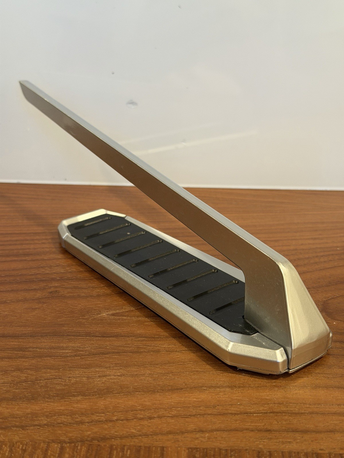 Star Wars Disneyland Galaxy’s Edge Lightsaber Hilt Stand Display 