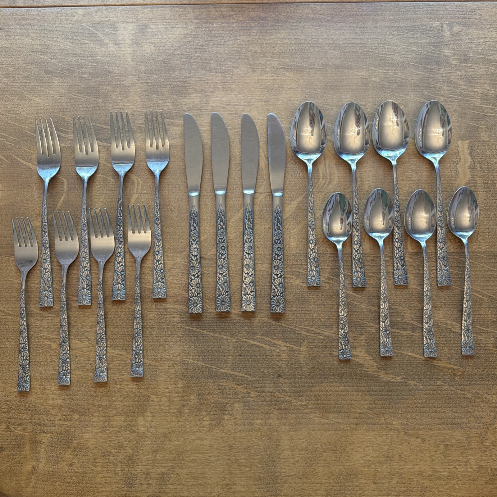 Vintage 60-70’s Lifetime Cutlery Daisy Pattern  Silverware Japan Set of 20