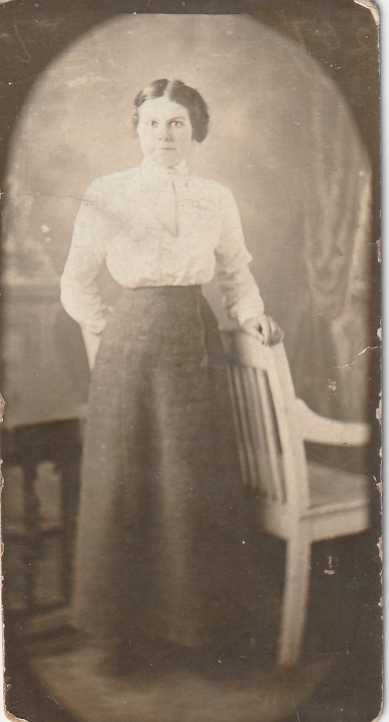 1910/20s Vintage photo of woman standing, found photos