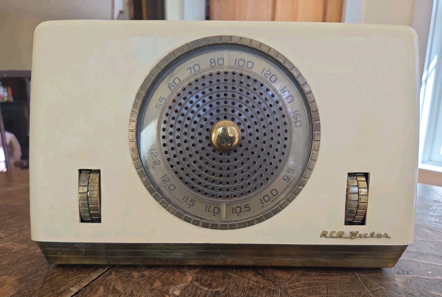 Vtg MCM RCA Victor Model 8X682 AM/SW Tabletop Tube Radio Working
