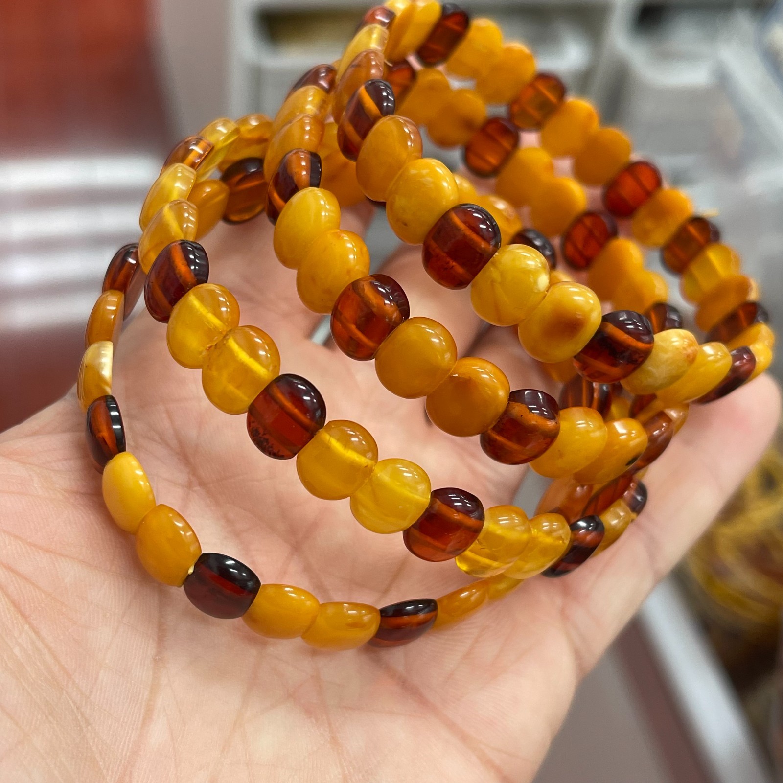 1pc Baltic Honey Amber Beaded Beautiful Stretch Bracelet blood amber 10mm