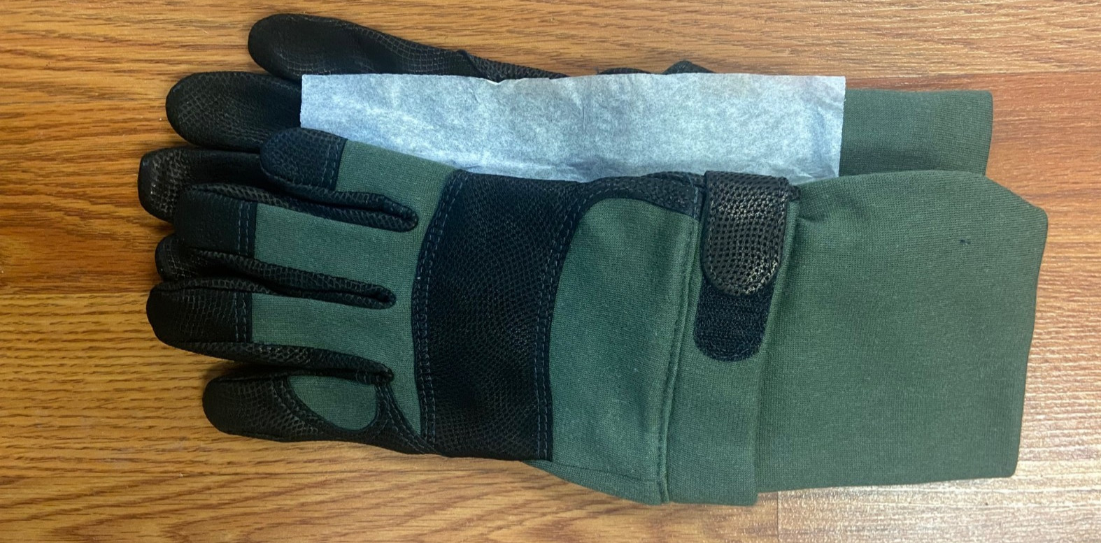 US. Military Issue Camelbak sage green max grip nt gloves  Med  NEw