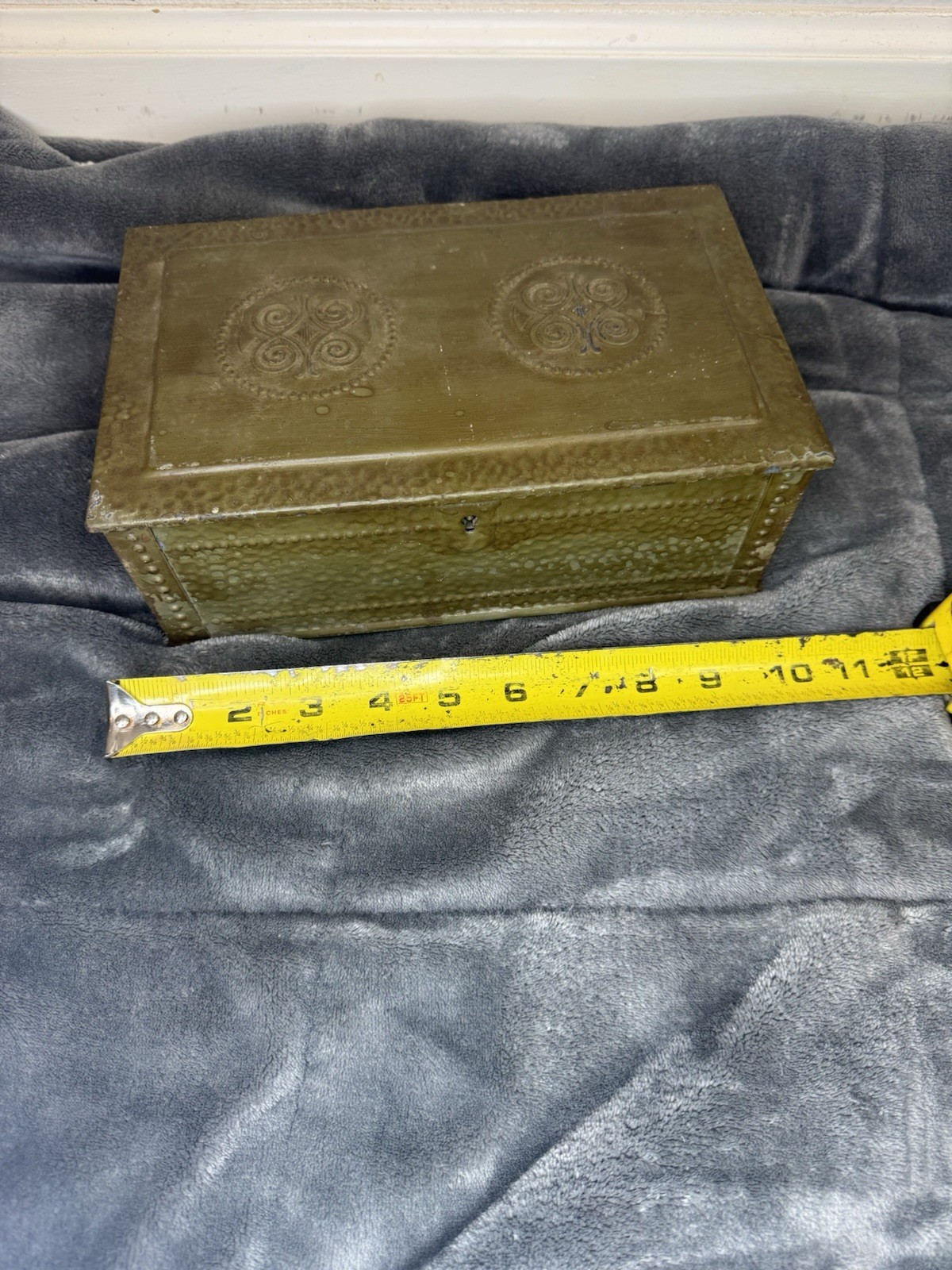 Antique Arts & Crafts Hammered Brass Lock Box Embossed Spiral Medallion Vintage