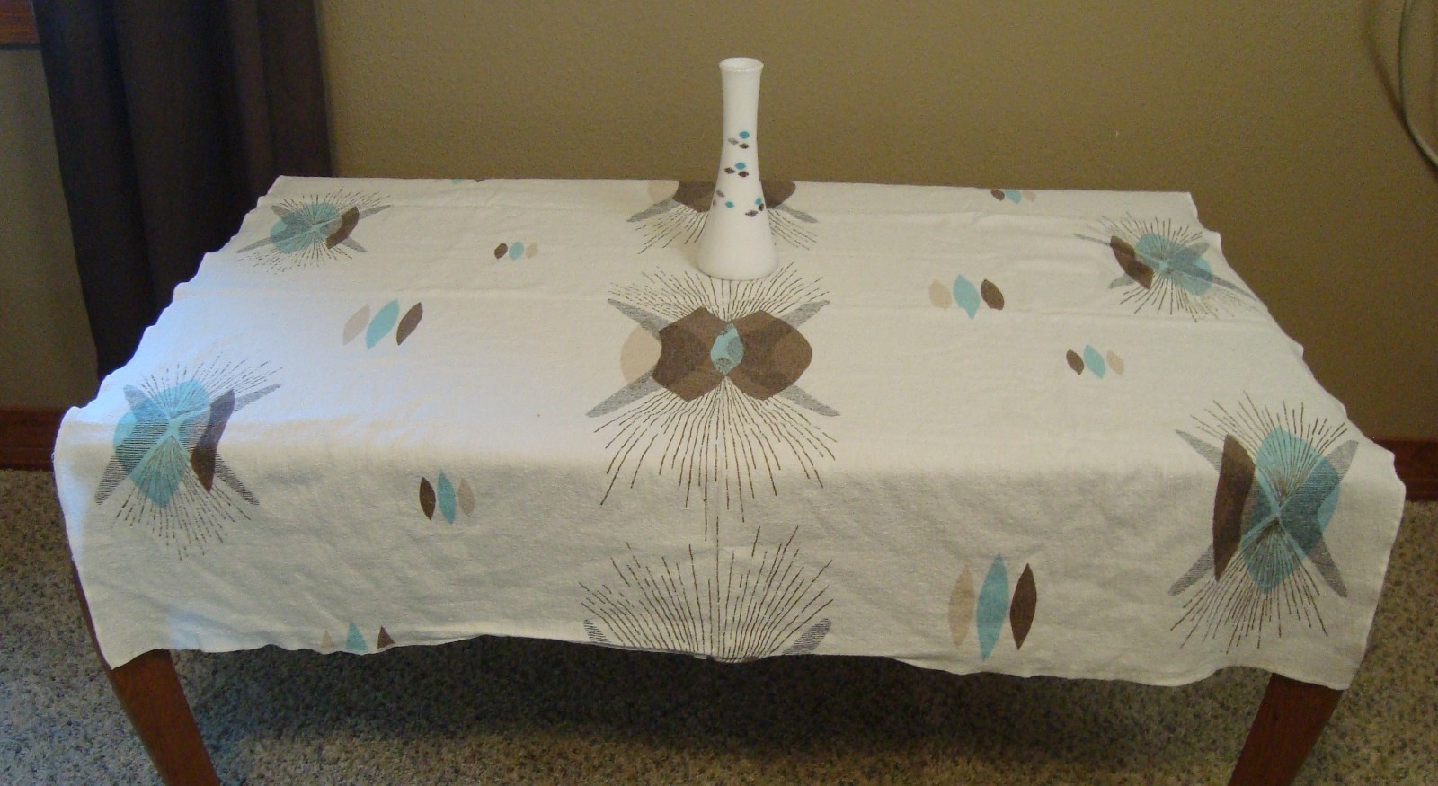 Vintage 1960s MCM Atomic Design Milk Glass Bud Vase & Tablecloth