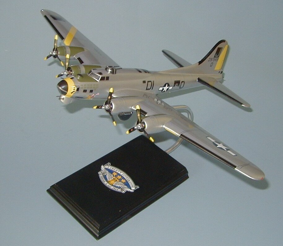 USAAF Boeing B-17 Flying Fortress Liberty Belle Desk Model 1/60 WW2 SC Airplane
