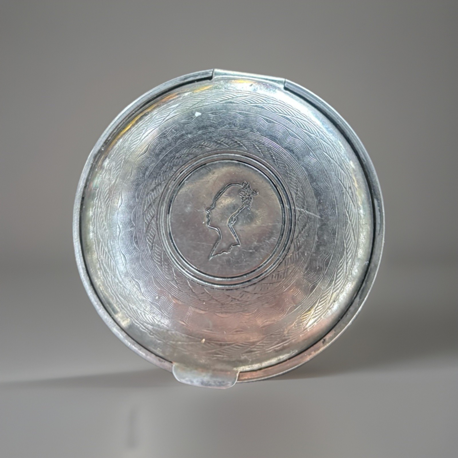 Antique/Vintage 1910 Armand Powder Compact/Mirror/Puff/Residual Powder/Silver