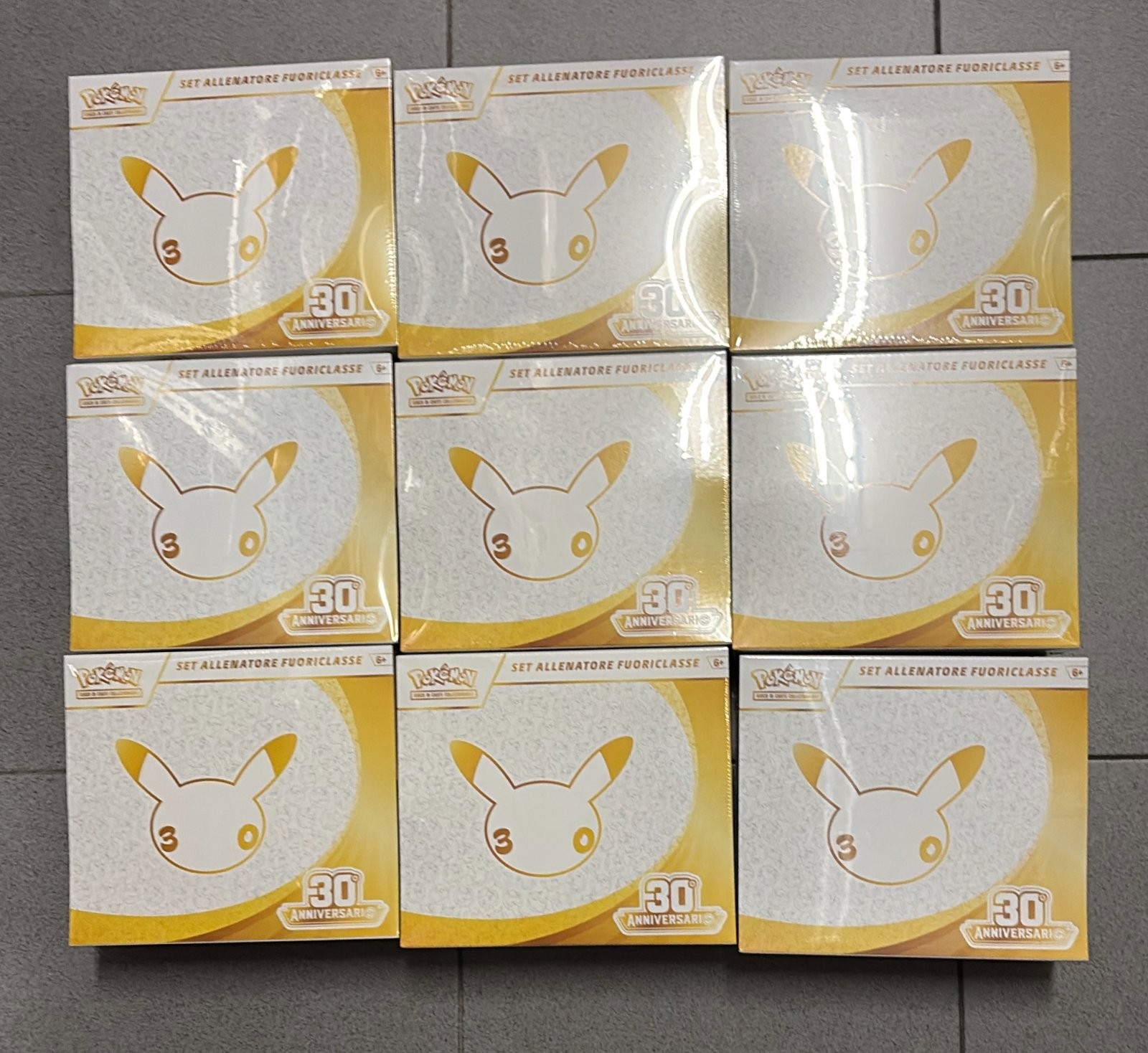 Pokemon 30th Anniversary ETB ITA Outclass Trainer Set ✅ Sealed FAST SHIP
