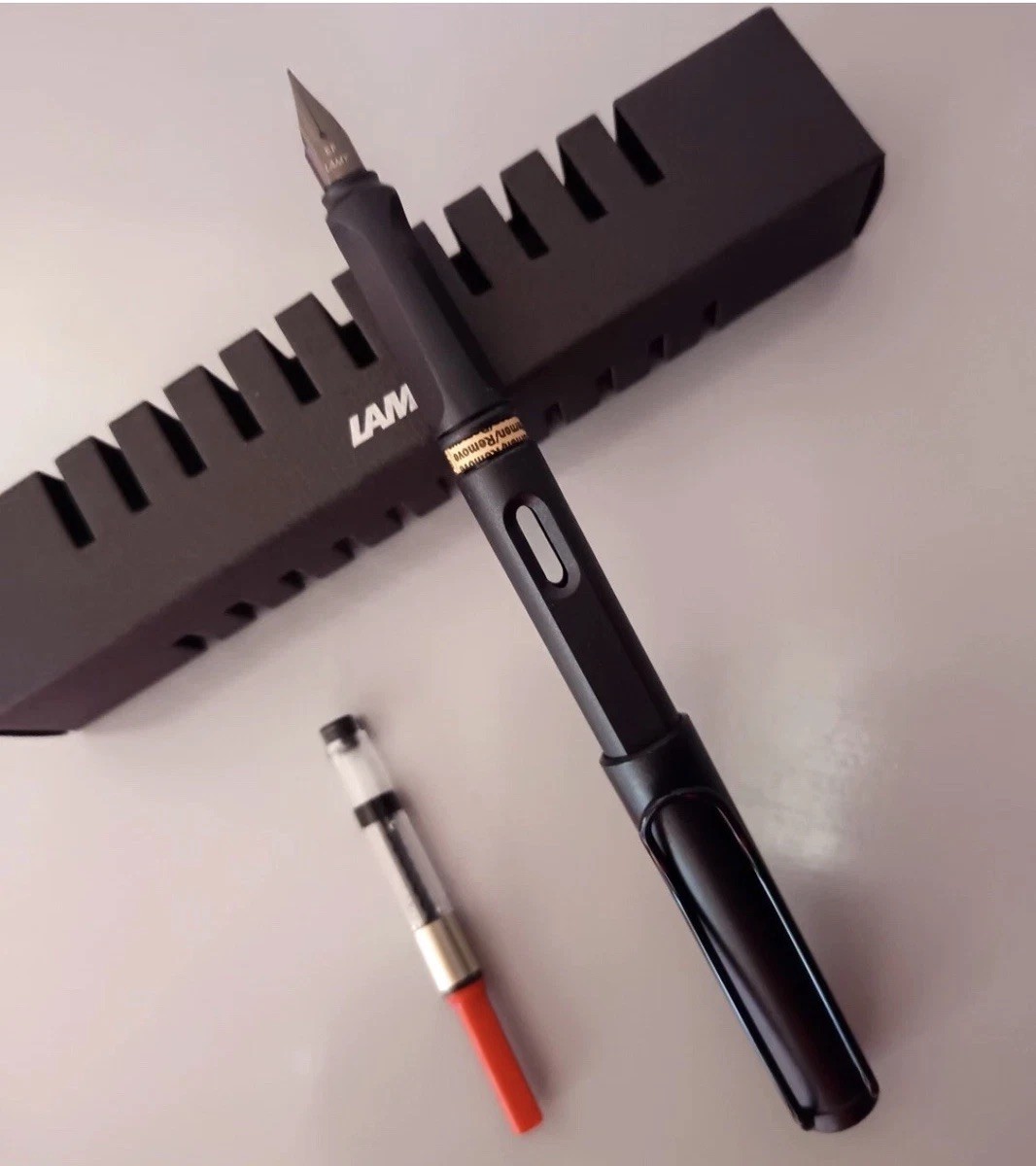Lamy Safari Black Fountain Pen with EF Nib with Converter & Cartridge.