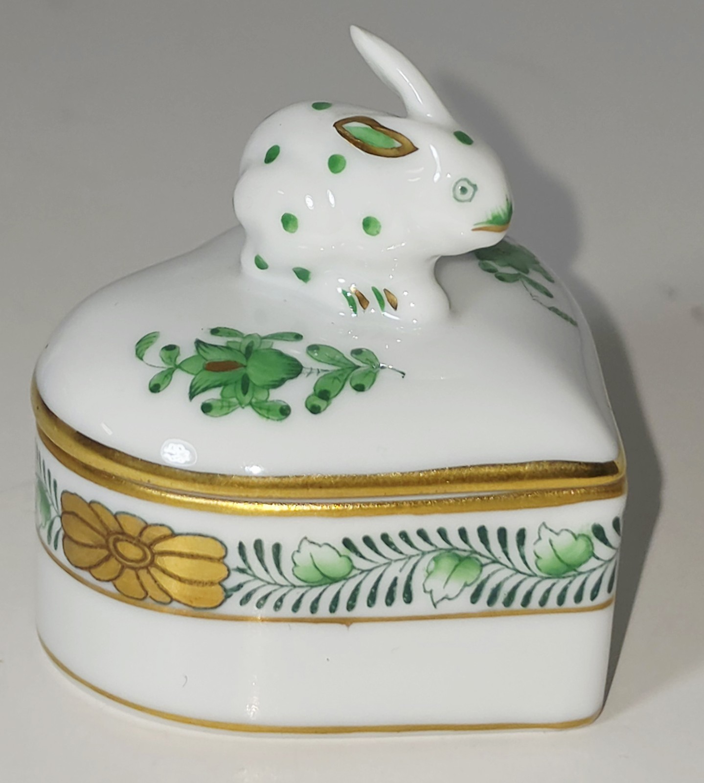 Vintage HEREND HUNGARY Rabbit Bunny Porcelain Heart Trinket Box Green