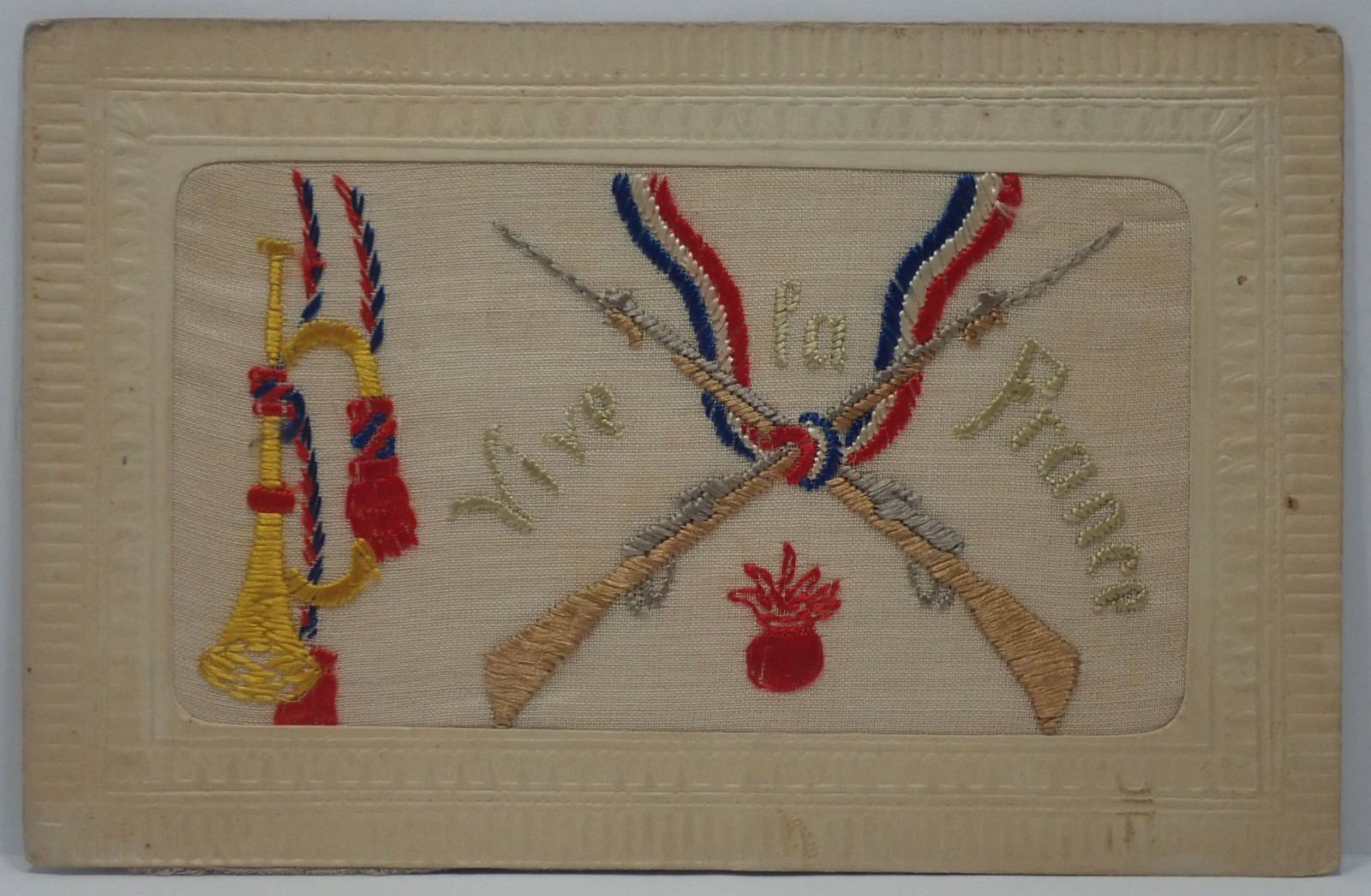 ANTIQUE 1918 WWI POSTCARD EMBROIDERED SILK BUGLE RIFLES BOMB VIVE LA FRANCE