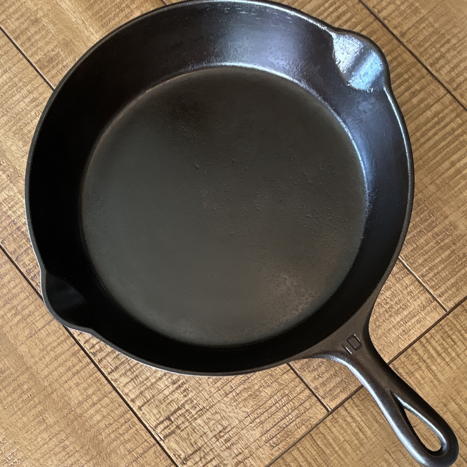 Griswold No. 10 Cast Iron Frying Pan Skillet Double Pour Spout ERIE PA