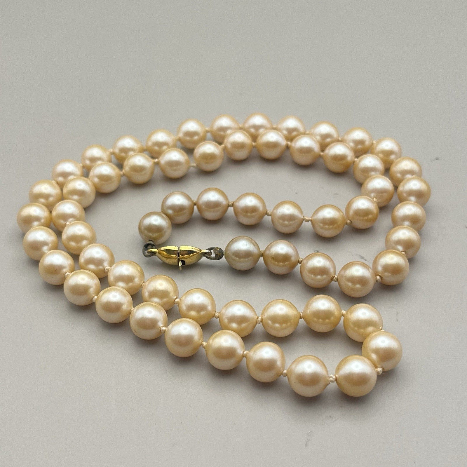 VTG Monet Faux Simulated Pearl Necklace Gold Tone Push Lock Clasp 23