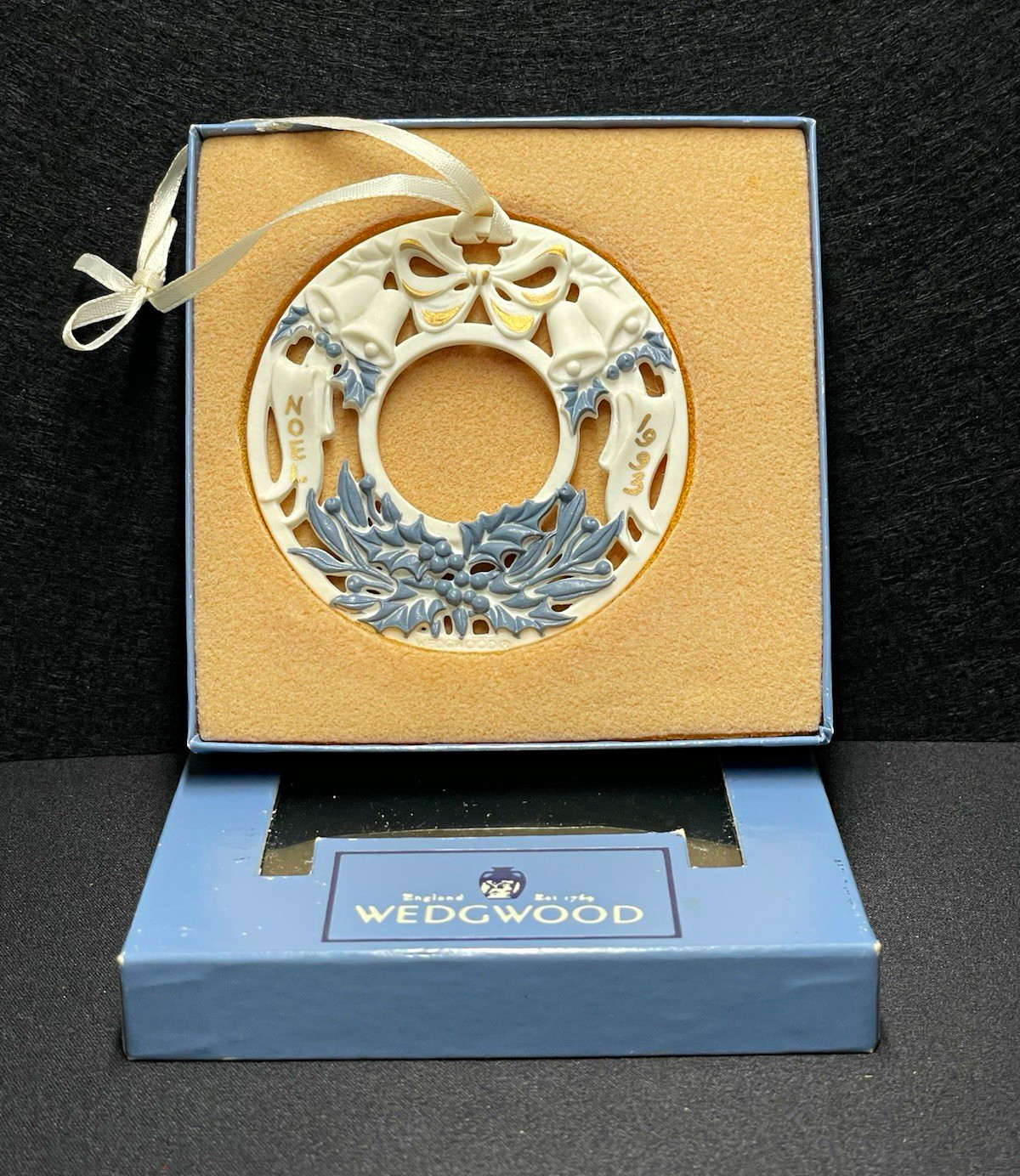 Vintage 1993 Wedgwood Jasperware 3rd Annual Wreath Ornament in Original Box 