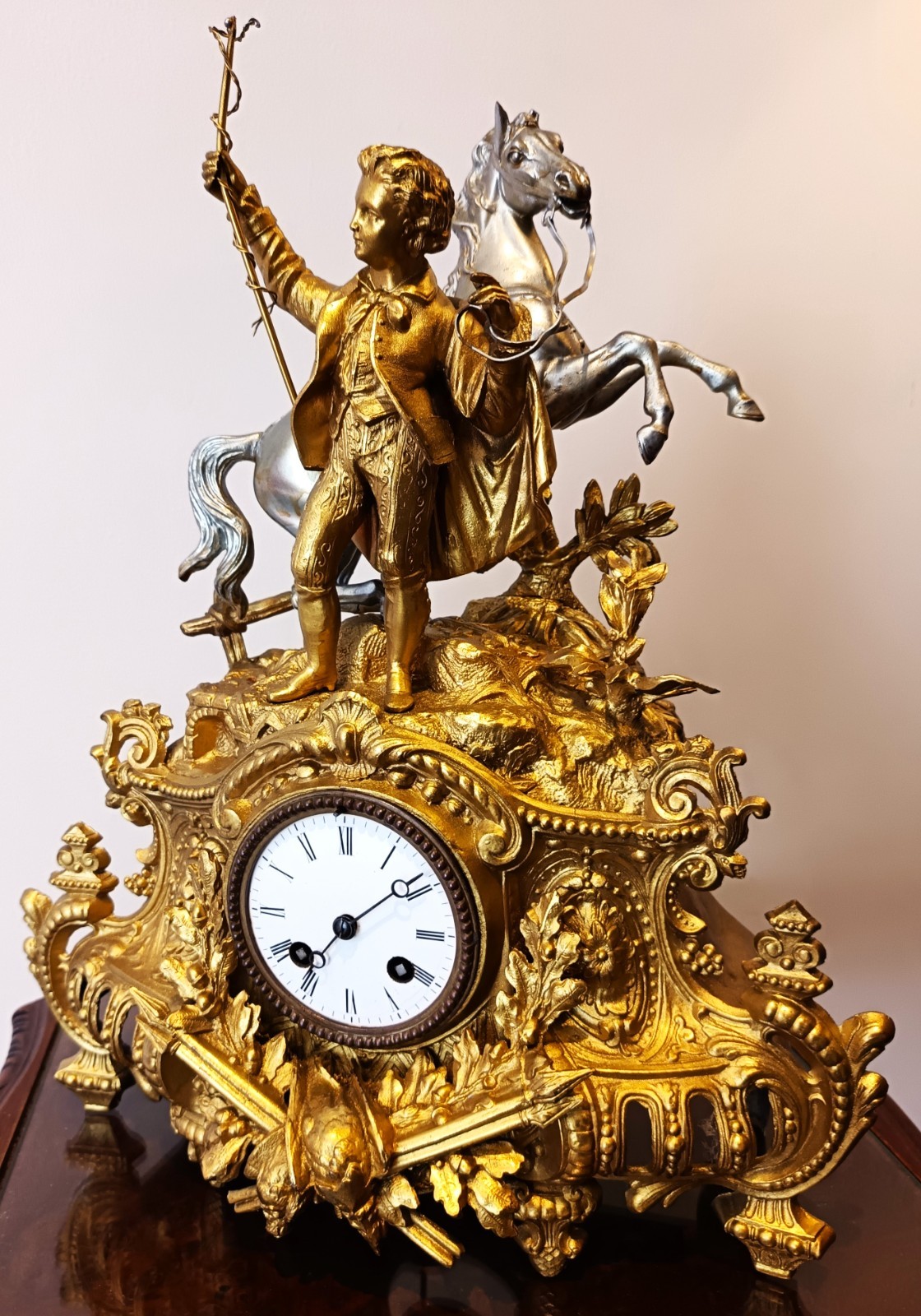 ANTIQUE FRENCH GILT MANTEL CLOCK.