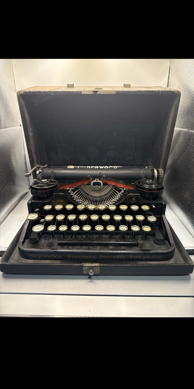 ANTIQUE UNDERWOOD STANDARD PORTABLE TYPEWRITER C.1919