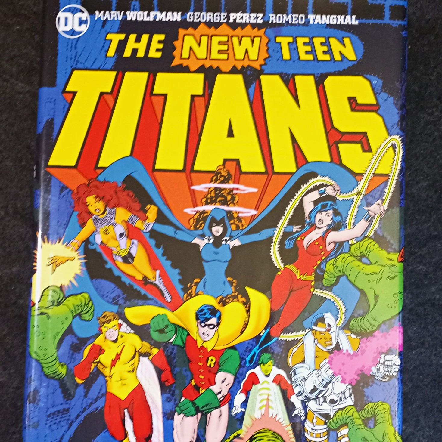 DC The New Teen Titans Omnibus Vol. 1 Hardcover - Marv Wolfman, Perez