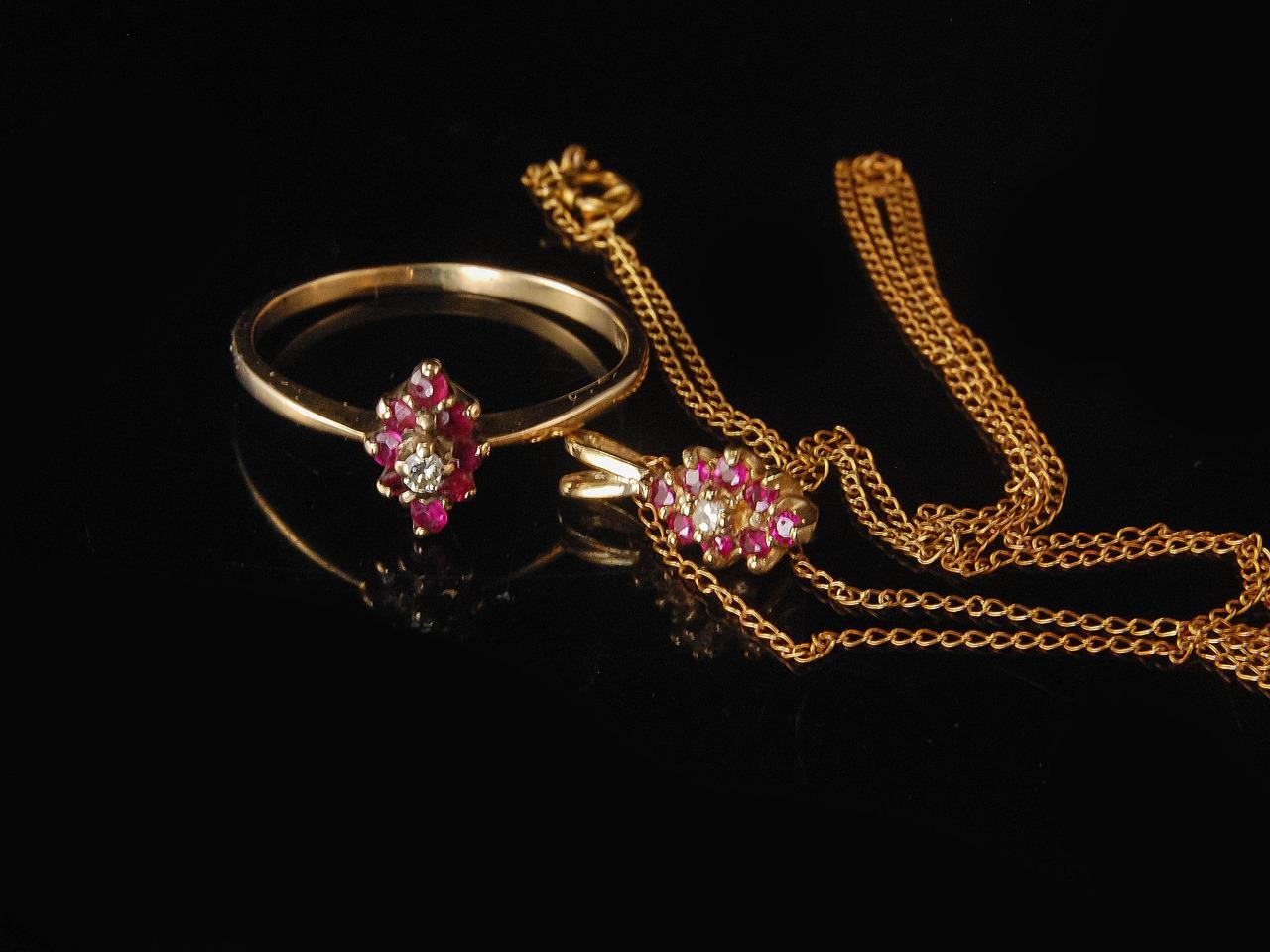 VINTAGE RED PINK RUBY DIAMOND 10K YELLOW GOLD PENDANT NECKLACE RING