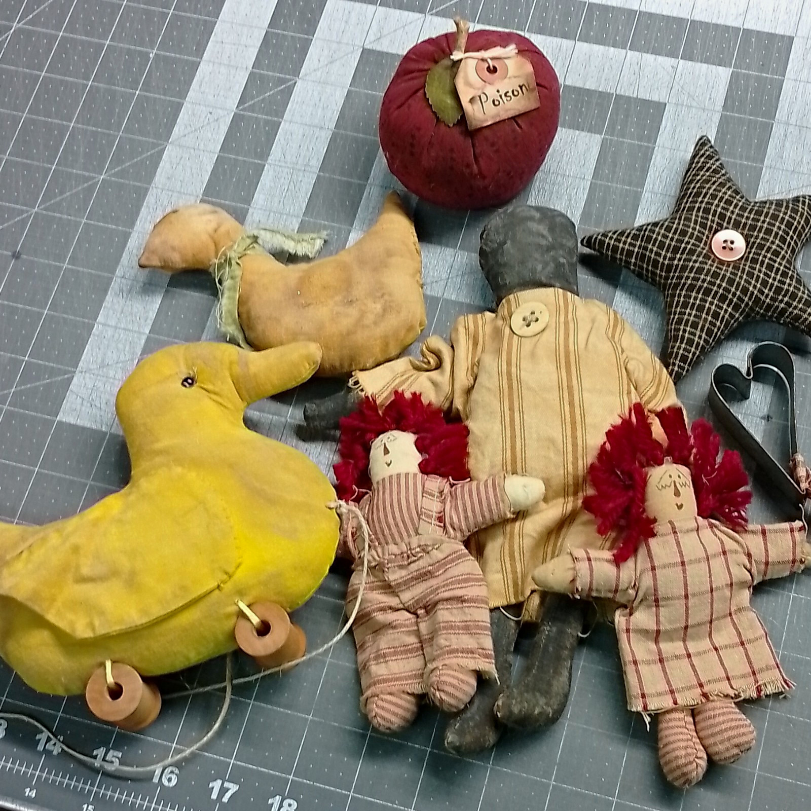 Primitive Handmade Fabric Decor Lot Duck Dolls Star & Heart Cookie Cutter