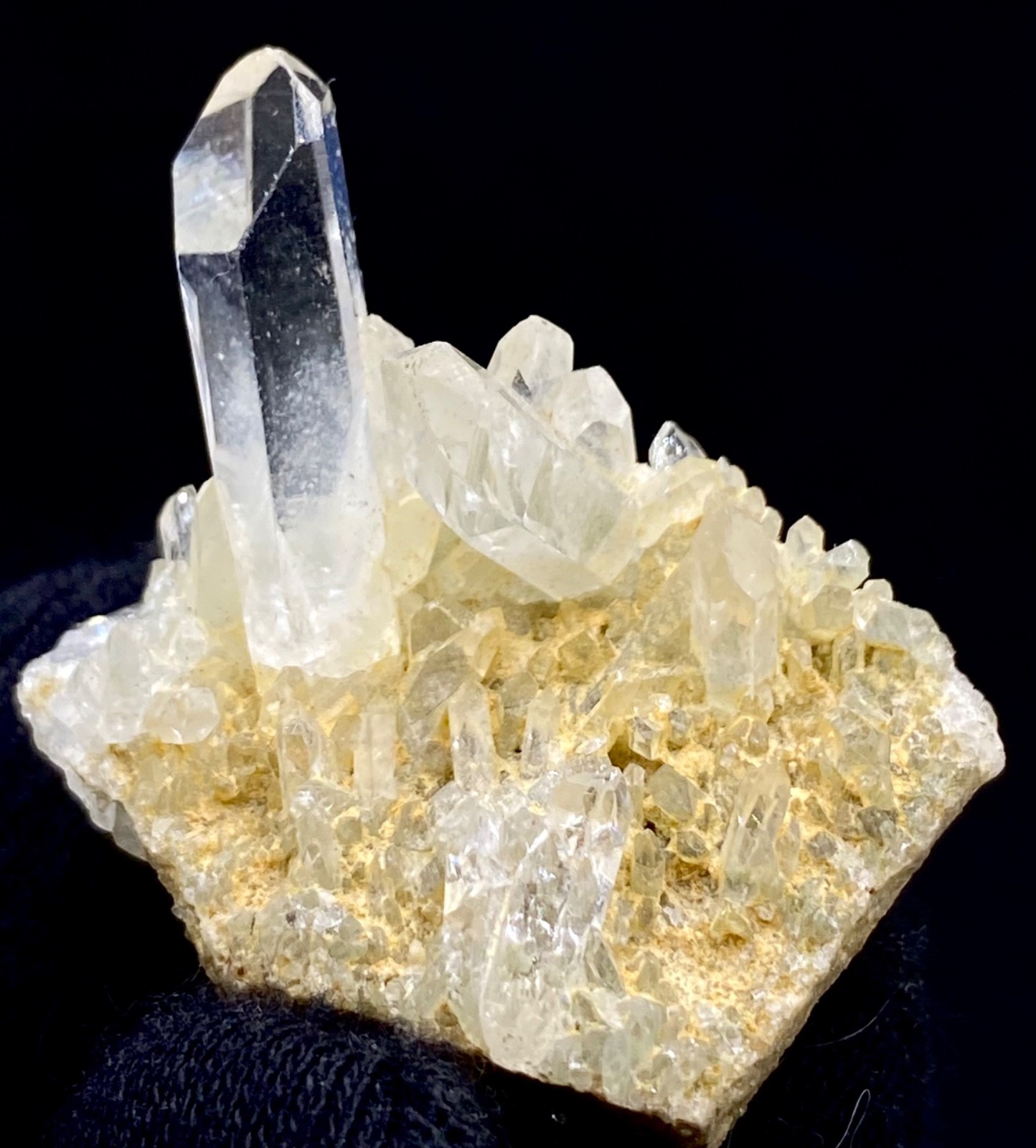 39 carat Beautiful natural Quartz crystal specimen from Pakistan