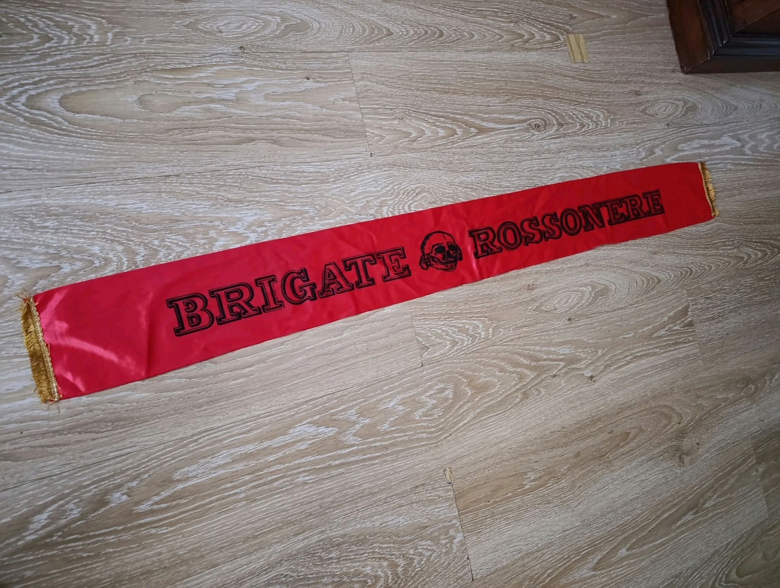 VINTAGE \'80S ULTRAS BRIGATE BIANCOROSSE MILAN SCARF. RASO.BANCARELLA \'80s