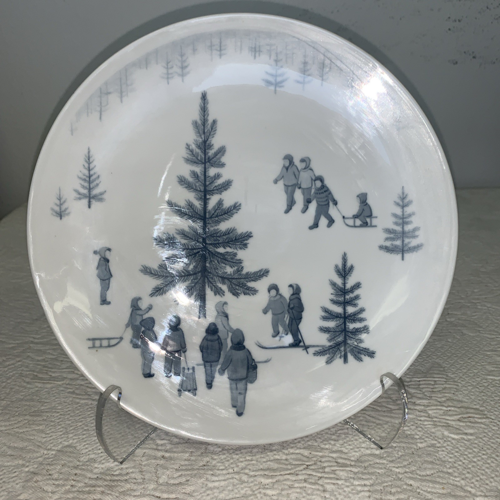 MEISSEN Porcelain Germany Wall Plate 10” Winter Christmas Sledding Antique