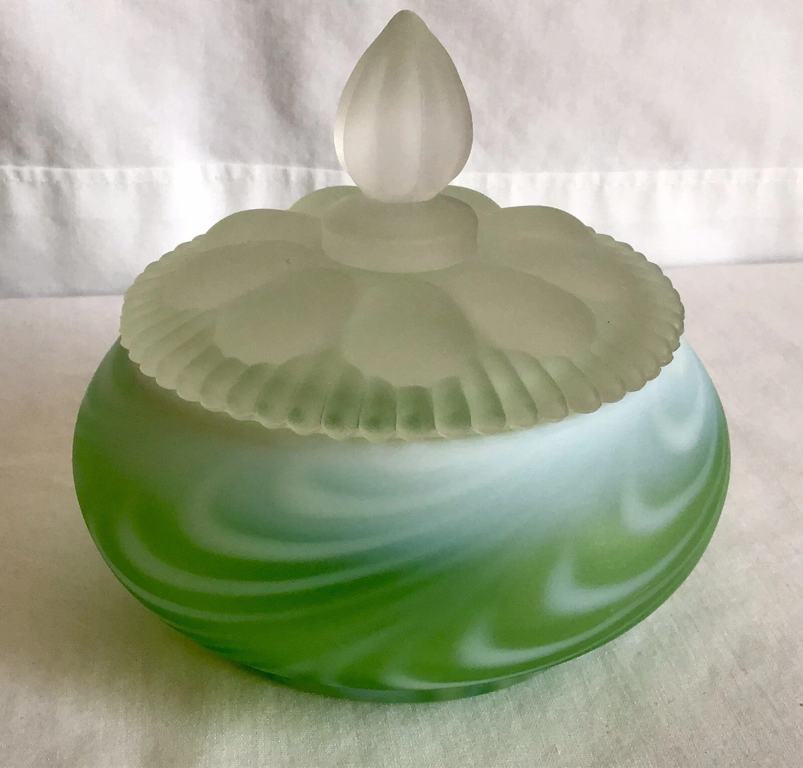VINTAGE FENTON GREEN OPALESCENT SWIRL FEATHER POWDER JAR 