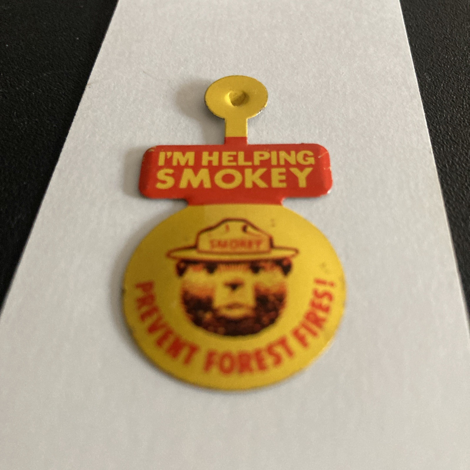 Vintage I\'M HELPING SMOKEY Bend Fold Over Metal Pin Prevent Forst Fires New